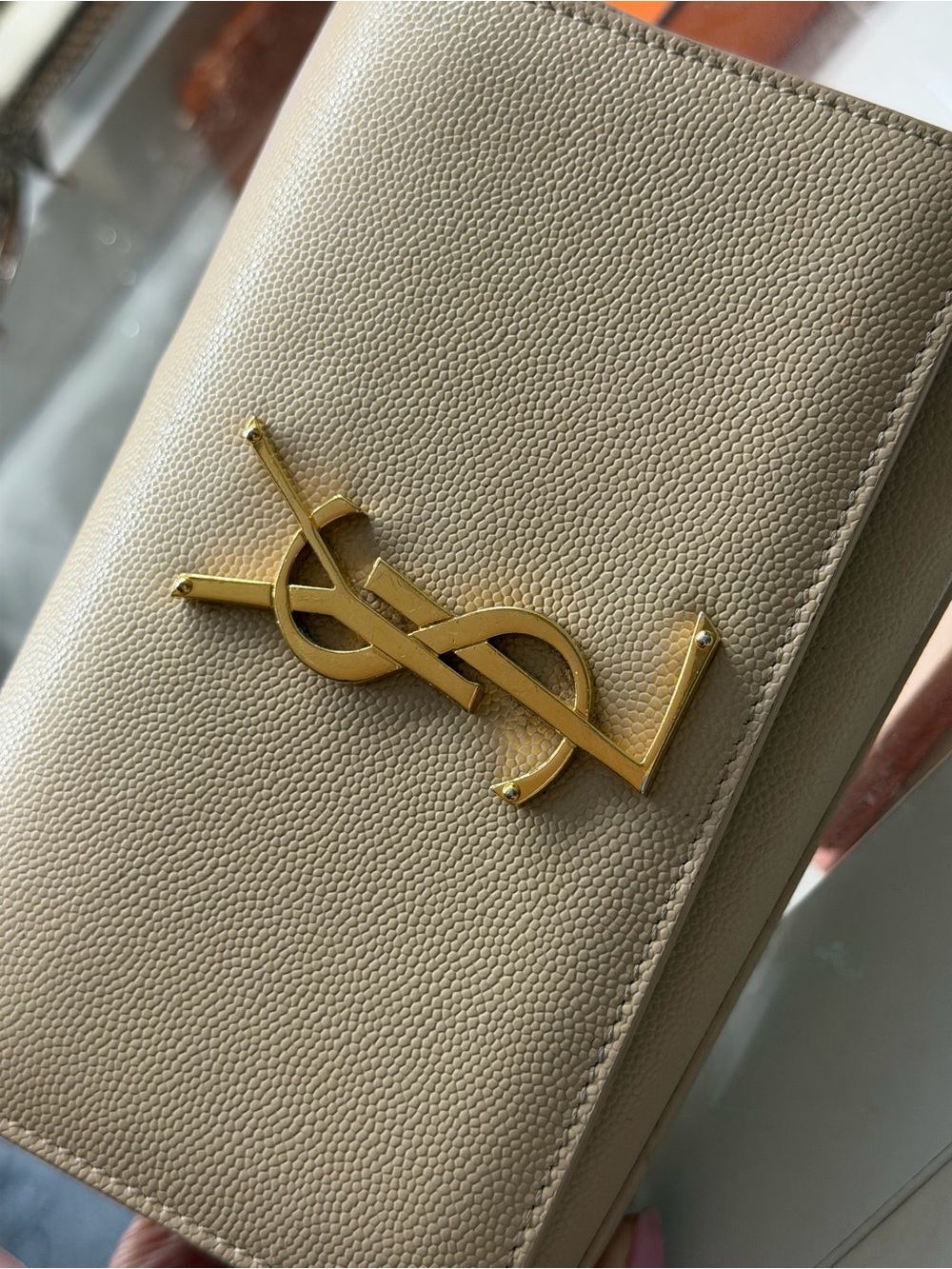 Saint Laurent Cream Leather Shoulder Bag with Gold Chain and YSL Logo - Picture 8 of 13